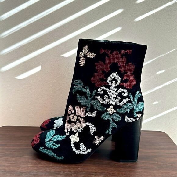 Rebecca Minkoff Bojana Embroidered Black Suede Boots Sz 9.5 - Picture 6 of 15